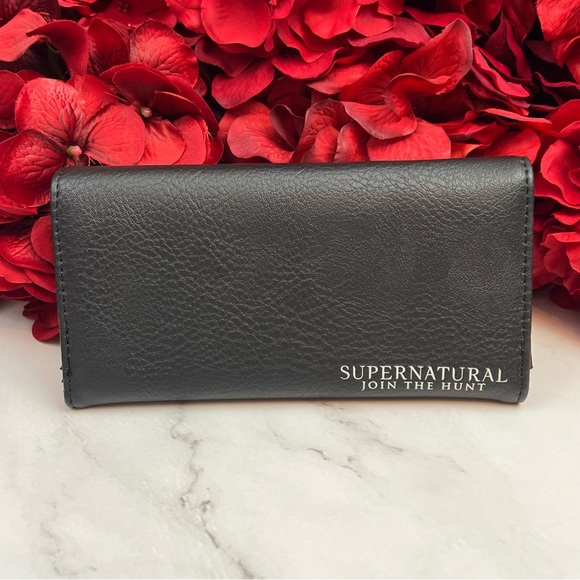 Supernatural Black Pentagram Bifold Wallet - Picture 10 of 13